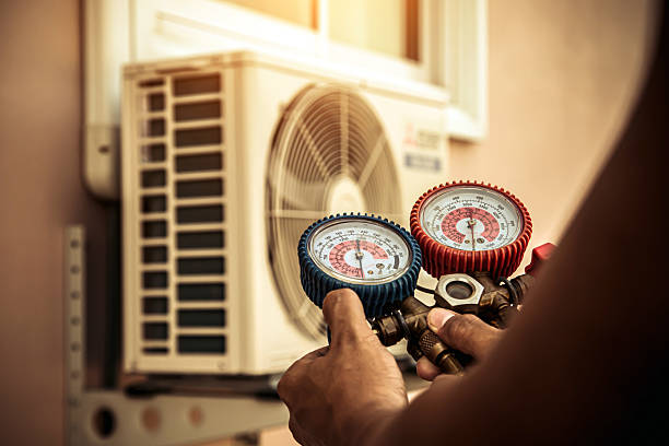 Professional Hvac Maintenance technician working in Sunnyvale, TX